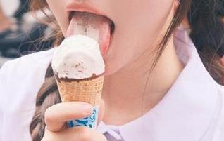 58吃瓜王最新发布：如何在派对上优雅地吃瓜，别让西瓜沾到裙子上！