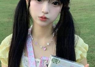 今儿在zztt21网页上看到的所谓‘流行趋势’，跟小时候的地摊玩意儿感觉没啥区别……