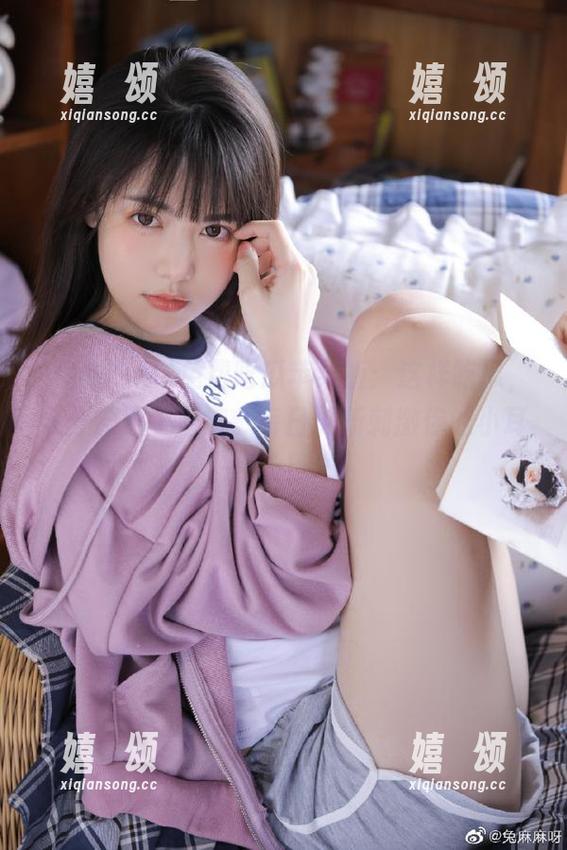 免费吃瓜 免费吃瓜苹果版:这样吃瓜,分分钟跟上潮流,每日更新刺激你的小耳朵!