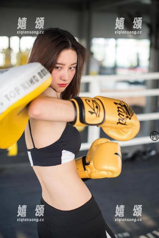 吃瓜网 cg51吃瓜网直达:又一堆黑料落下,来看热闹袜底里有几根毛吧!