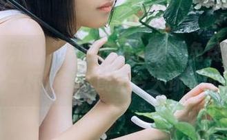 “网曝吃瓜”说“免费”瓜可以搭配一杯心酸，配方今天你要试试吗？