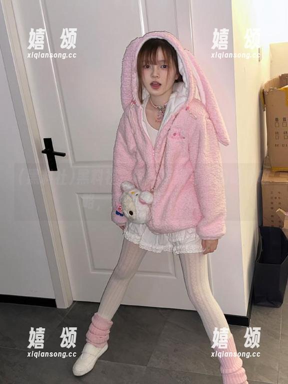 黑料社 黑料社,用导航谱写你的吃瓜攻略,完全停不下来。